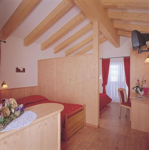 Hotel Zirmes Моэна Экстерьер фото