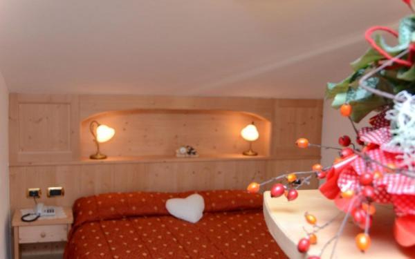 Hotel Zirmes Моэна Экстерьер фото