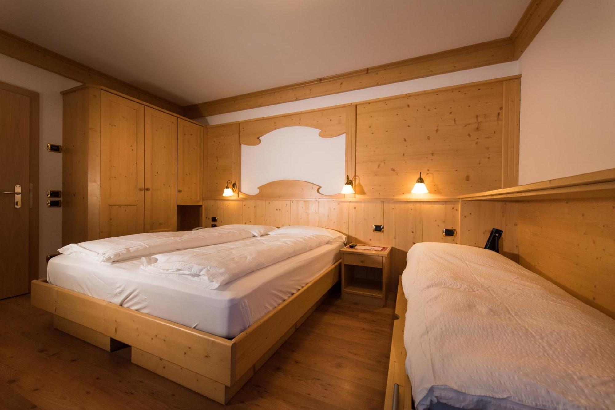 Hotel Zirmes Моэна Экстерьер фото