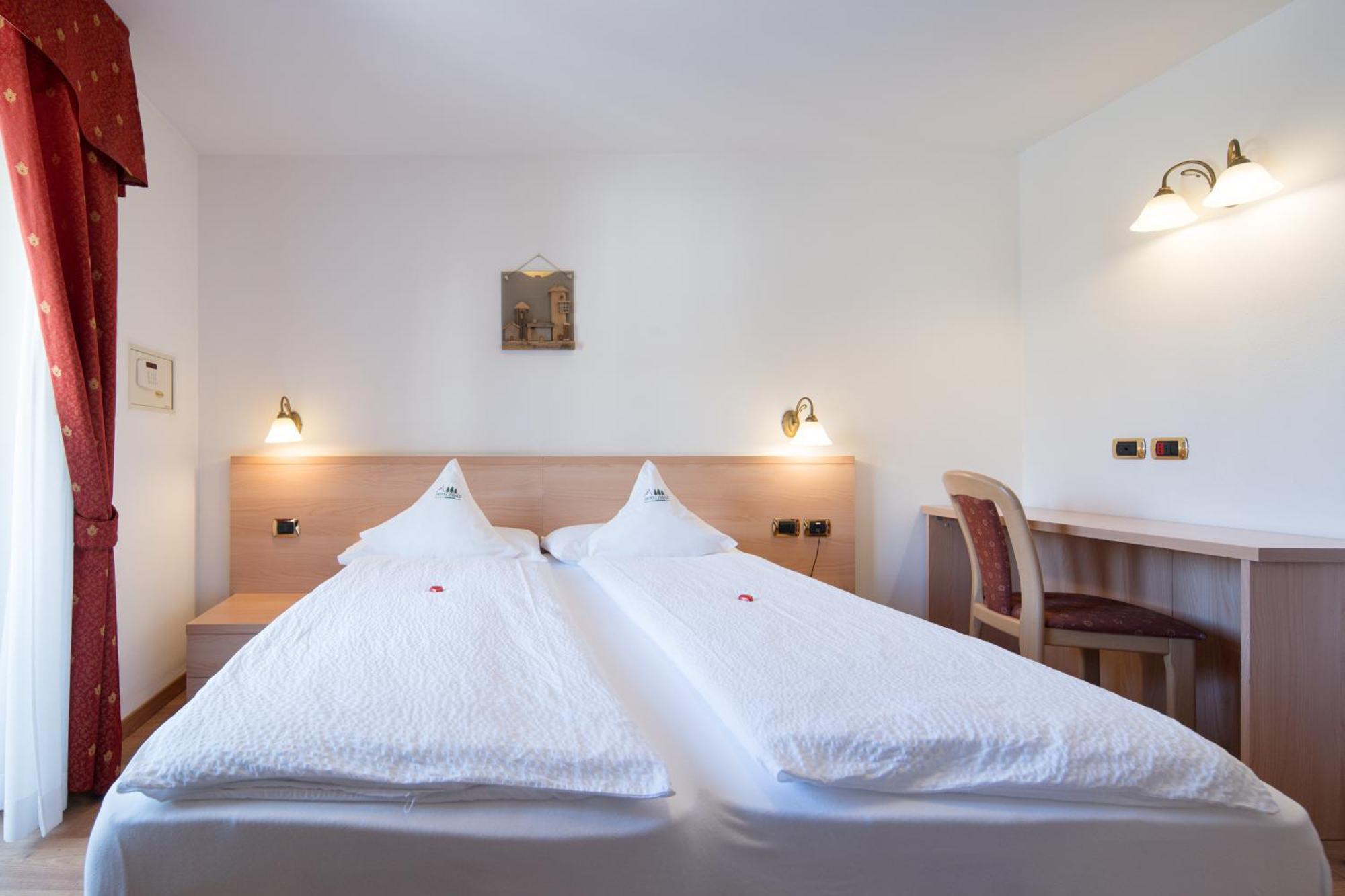 Hotel Zirmes Моэна Экстерьер фото