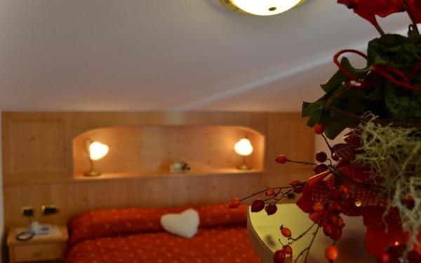 Hotel Zirmes Моэна Экстерьер фото